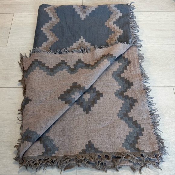 Wilfred Diamond Mosaic Reversible Blanket Scarf Shawl Aztec Fringe - Picture 3 of 3